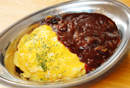 牛すじオムカレー  1060円